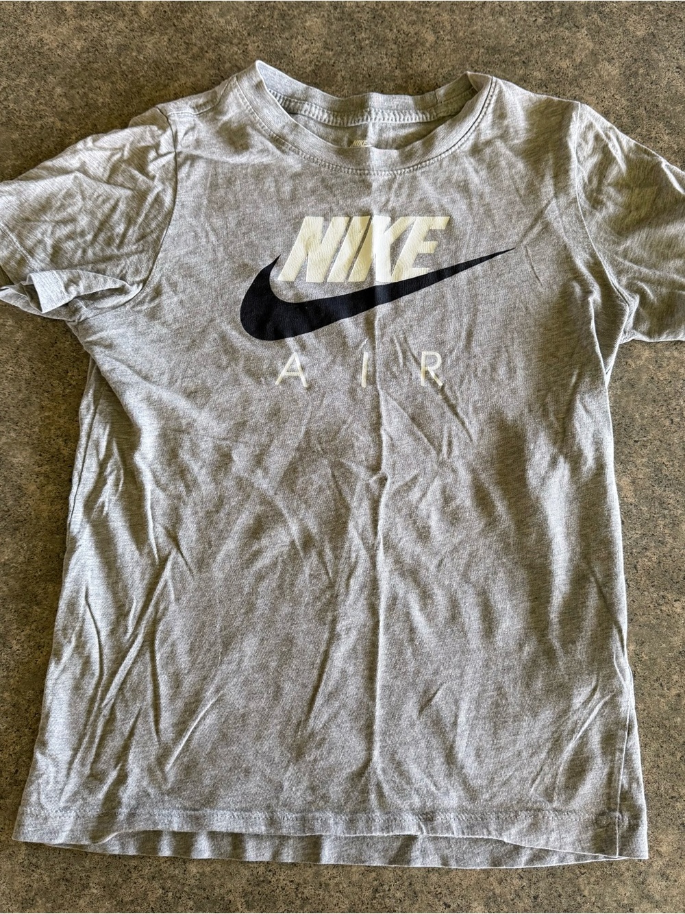 🎀3/$25🎀 Youth Medium gray Nike tee.  EUC